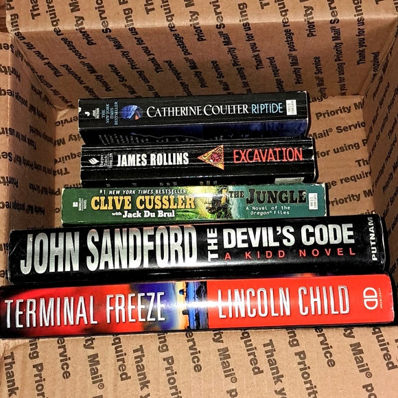 JUST IN!! ALMOST 5lb. MYSTERY BOX OF BOOKS. VARIOUS AUTHORS AND GENRES - Picture 15 of 15